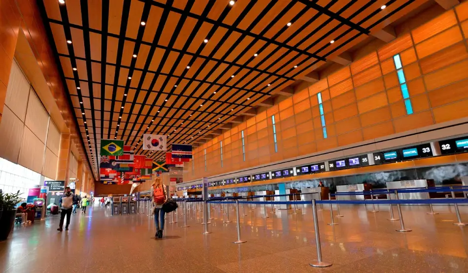 BOS airport limo service and Boston airport transportation for luxury travel